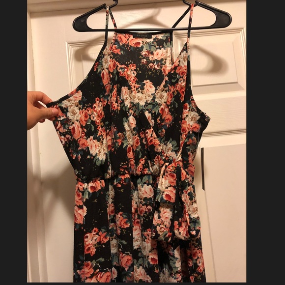 Beautiful floral maxi dress! Size: XL 😍❤️ - Picture 7 of 7